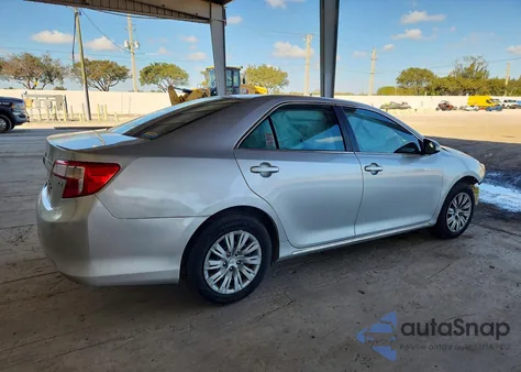 2014 Toyota Camry Le z USA, uszkodzony, nr VIN 4T1BF1FKXEU398738